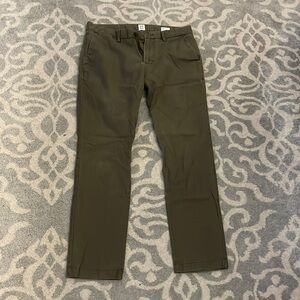 Gap khaki. Olive green. 30x30 slim. Lightly worn. 97% cotton, 3% spandex.